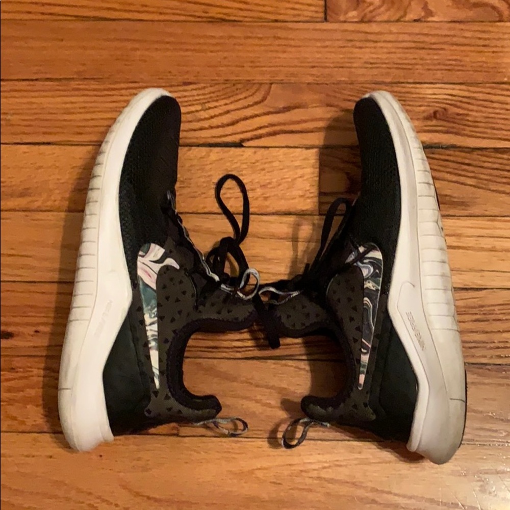 NIKE FREE RUNNING SHOES